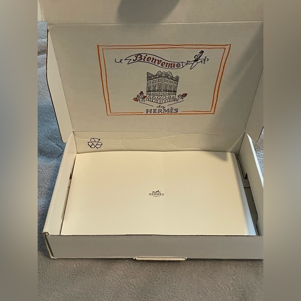 Hermes Shipping Box
